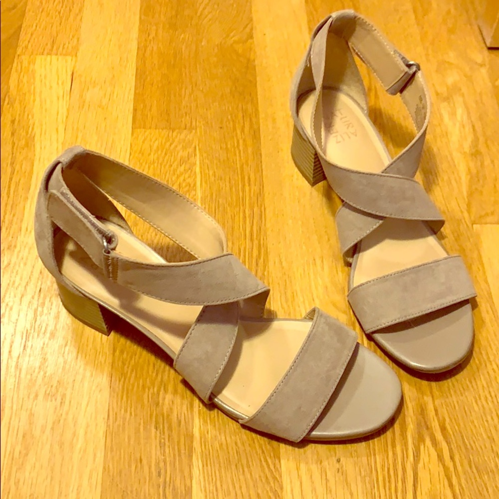 Tan Naturalizer sandals